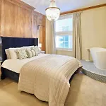 Dalton House Nyaraló *