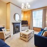 Dalton House Nyaraló *